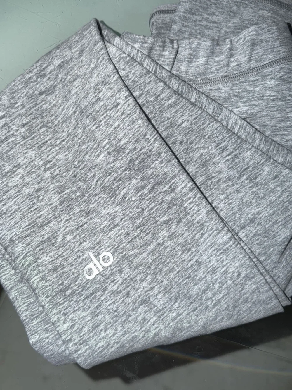 ALO Yoga Women’s Light Heather Gray Athletic leggings